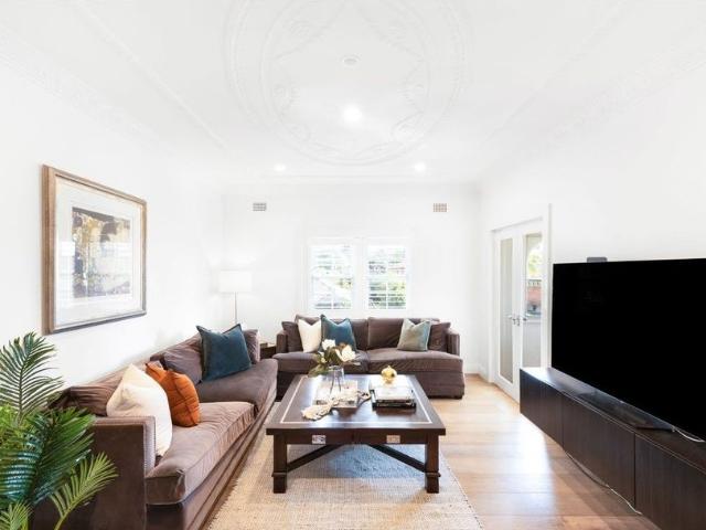 Stunning Art Deco Apartment at Balmoral Beach