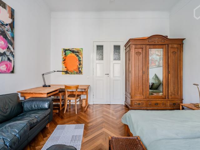 Stunning Art District Apartment with Sunny Balcony in Charlottenburg