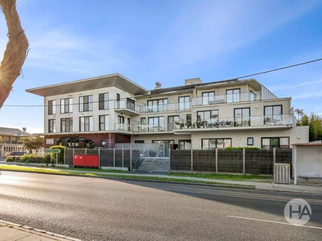 Stunning Bay Views & Coastal Living