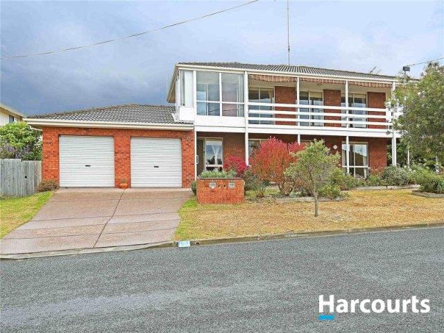 Stunning Bay Views in a Prime Clifton Springs Location