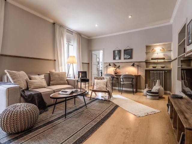 Stunning Beach Themed 2 Bedroom Apartment in Azca with Ensuite Bathrooms and Dedicated Workspace, Madrid Amsterdam Apartments for Rent