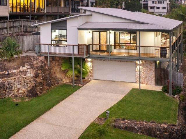 Stunning beach house with stunning views!