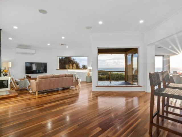 Stunning Beachfront Home – Fully Furnished Short Term Accommodation