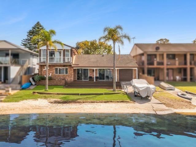 Stunning Beachfront with Jetty and Slipway