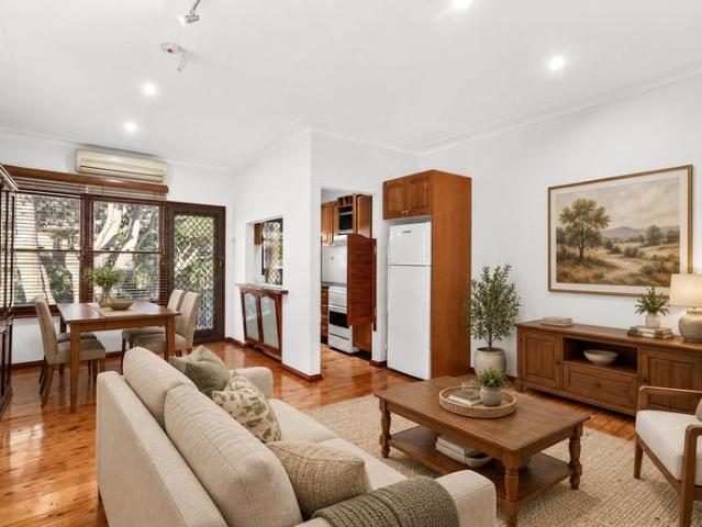 Stunning Beachside Apartment In Great Location