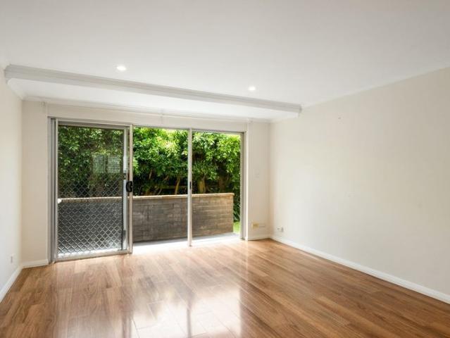 Stunning beachside ground floor apartment