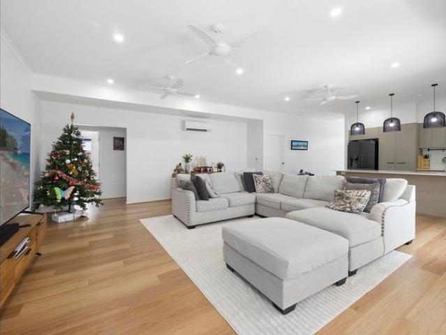 Stunning Bokarina Family Home 13 Bikini Court