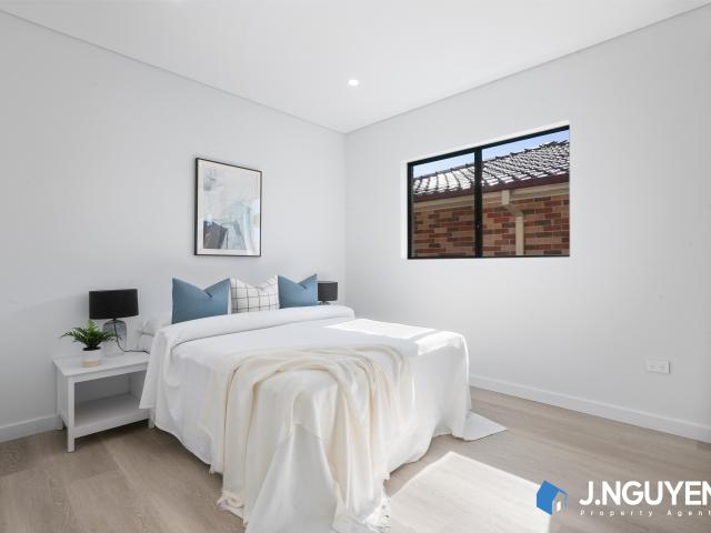 Stunning & Brand New 5 Bedroom home