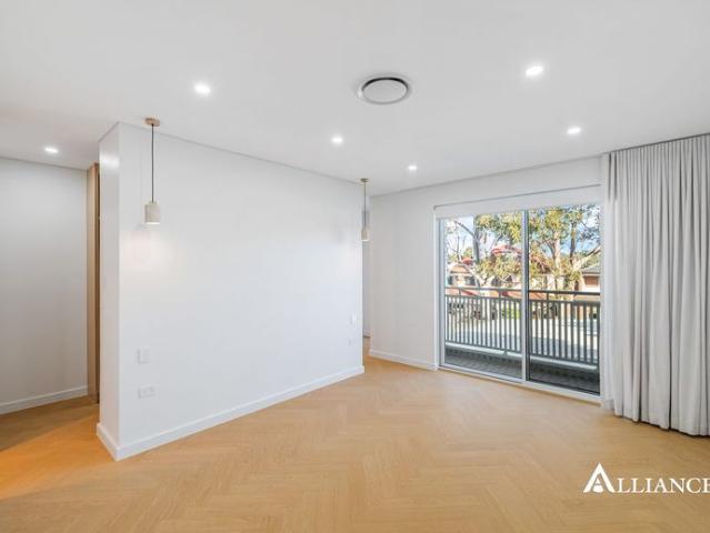 STUNNING BRAND NEW 5 BEDROOM 4 BATHROOM DUPLEX