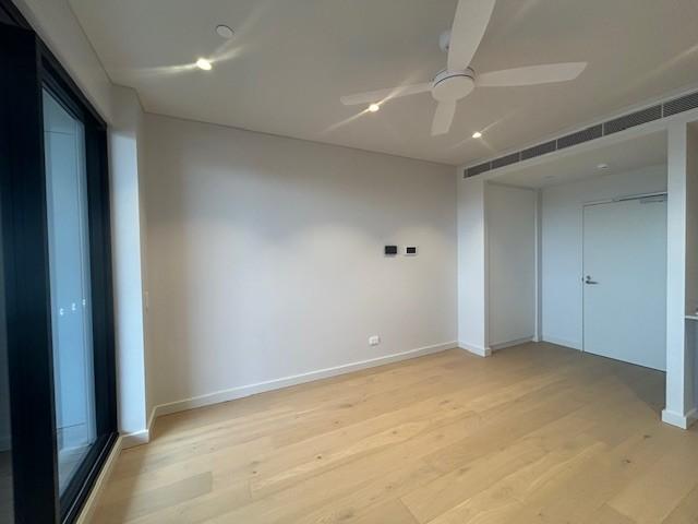 STUNNING BRAND NEW APARTMENT IN