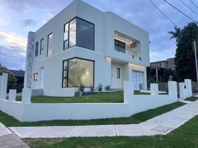 STUNNING BRAND NEW DUPLEX FOR RENT!