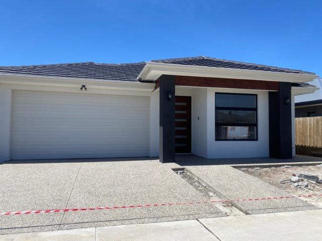 Stunning Brand New Family Home in Prime Tarneit Location