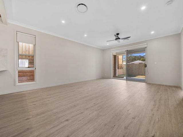STUNNING BRAND NEW FAMILY HOME WITH DUCTED AIR CONDITIONING & SOLAR