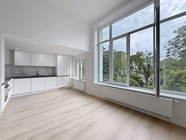 STUNNING BRAND NEW FLAT