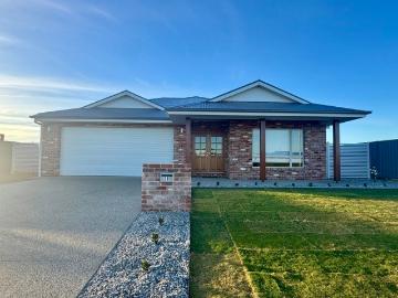 Stunning Brand New Home with Solar, Shed & Caravan Parking