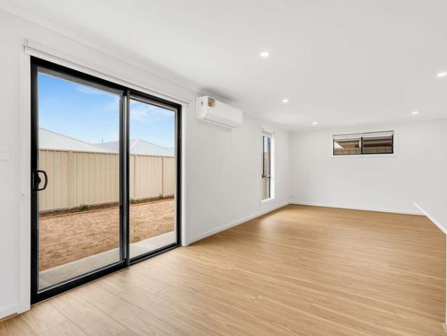 Stunning brand new home in great location!