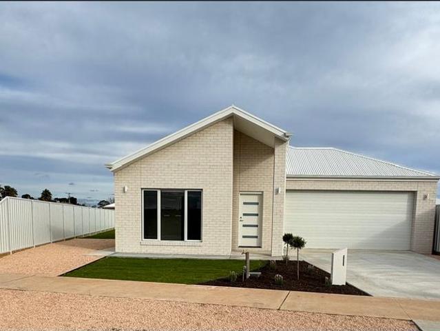 Stunning Brand New Home in Red Cliffs