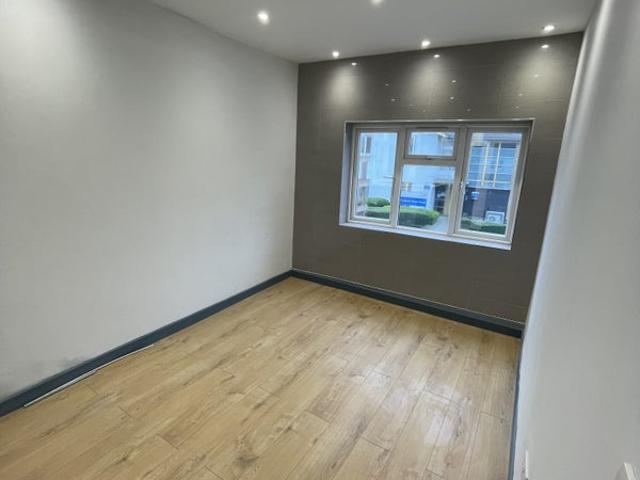Stunning brand new studio flat, can be furnished