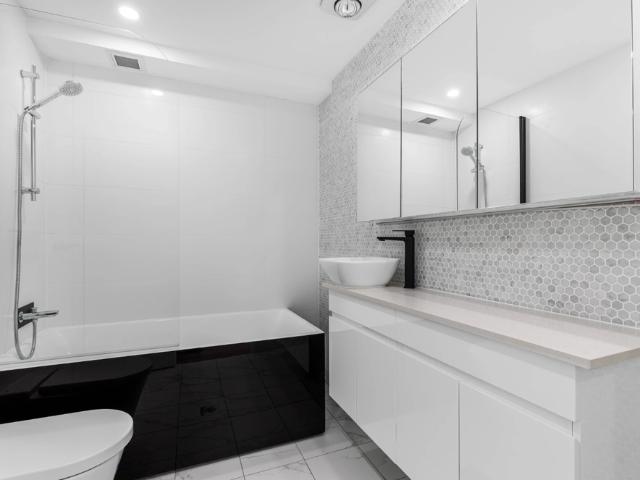 Stunning Brand New Studio walk to Station