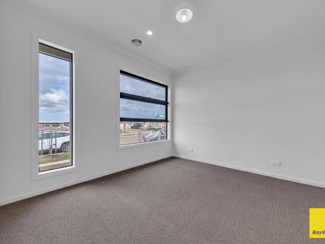 STUNNING BRAND NEW RESIDENCE FOR RENT IDEAL FOR FAMILIES!