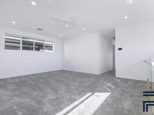 STUNNING BRAND NEW RESIDENCE I 5 BEDROOMS I 3 BATHROOMS I SOPHISTICATED MODERN LIVING!