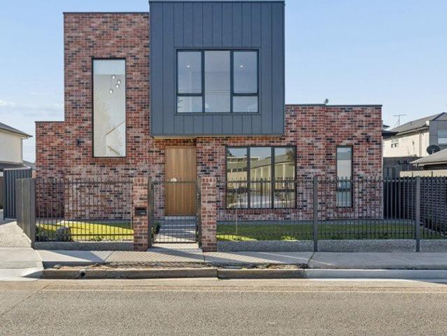 STUNNING BRAND NEW RESIDENCE IN THE HEART OF SEATON