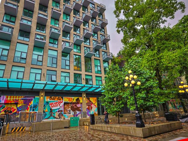 Stunning Bright Apt. w/ Amazing View 5 minutes walk to Pigeon Park Has an Apartment