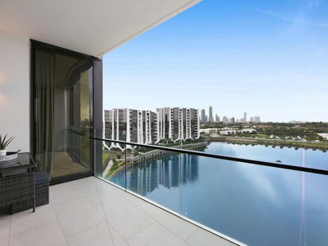 Stunning, Calming Lavish Lakeside Living