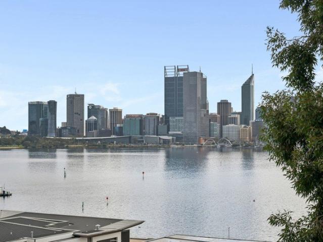 STUNNING CITY & RIVER VIEWS WITH NO STAMPDUTY!