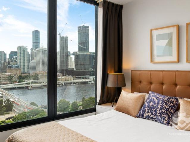 STUNNING CITY VIEWS FURNISHED APARTMENT IN SOUTH BRISBANES BEST LOCATION