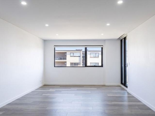 Stunning Contemporary Apartment in a Prime Location!