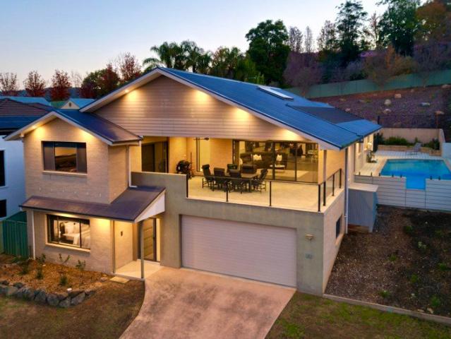 Stunning Contemporary Home, with Exceptional Features !