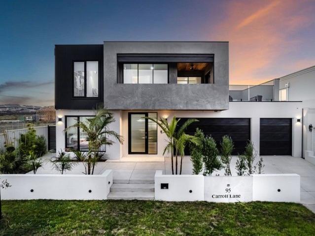 Stunning Contemporary Home in Greenvale Perfect for Families!