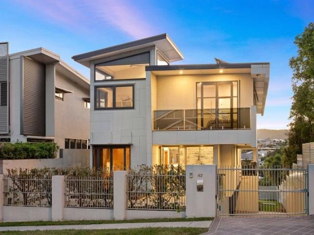Stunning Contemporary in Elevated Paddington locale