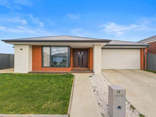 Stunning contemporary Spacious family home