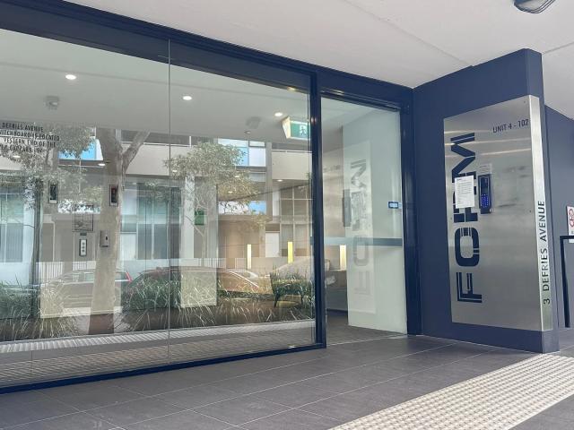 Stunning & Convenient Two Bedroom Apartment in Zetland