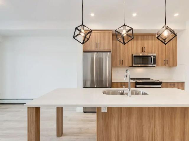 STUNNING condo. INCREDIBLE DEAL! — 2 Bedrooms Condo Unit