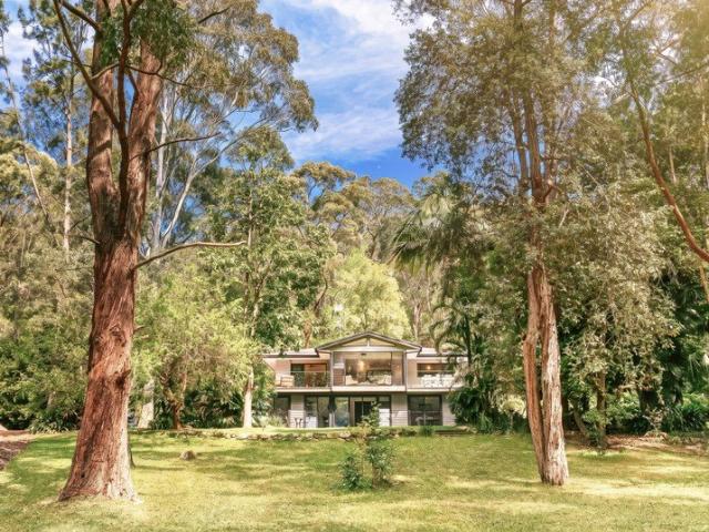 Stunning Coastal acreage just 5 minutes stroll to Pearl Beach!