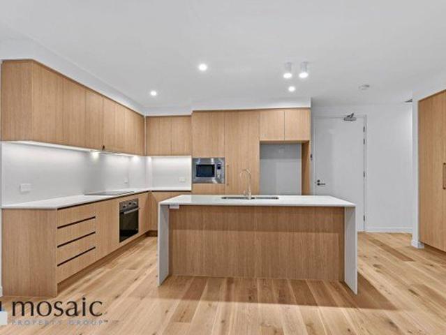 STUNNING COASTAL APARTMENT IN THE HEART OF KINGS BEACH