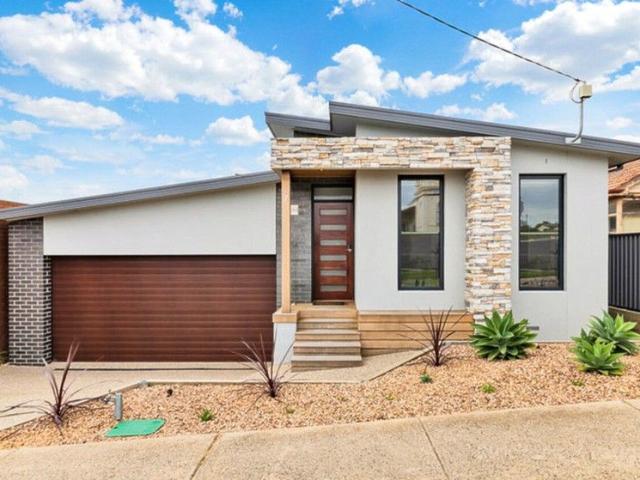 STUNNING COASTAL HOME IN AN UNBEATABLE CENTRAL LOCATION