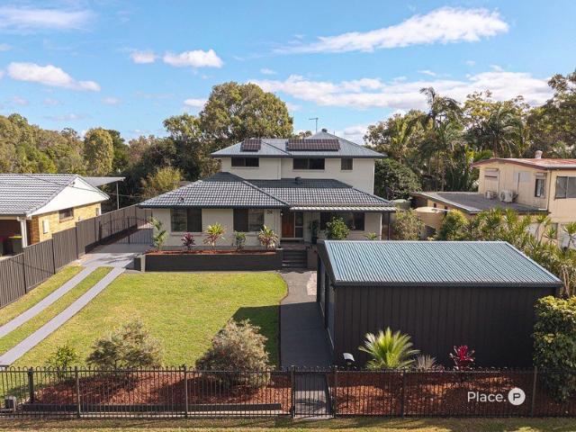 Stunning coastal living meets space, flexibility and opportunity!