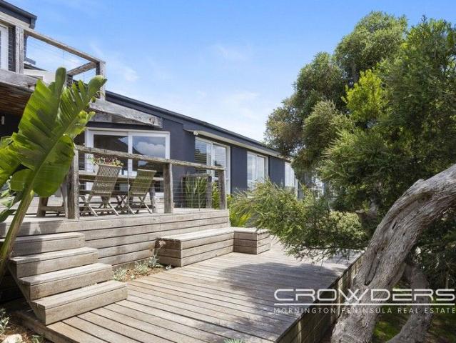 Stunning Coastal Sanctuary Moments to the Surf