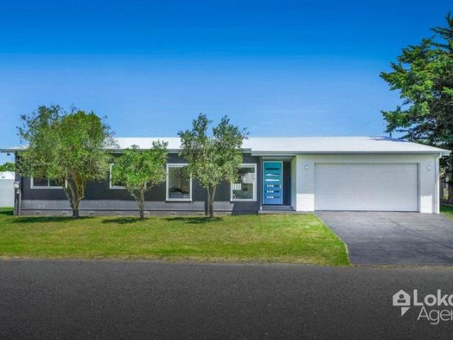 Stunning Corner Block Home in the Heart of Loch Sport, Victoria Ideal for Living, Holidays or Airbnb