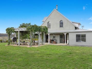 Stunning Country Home on Double Block