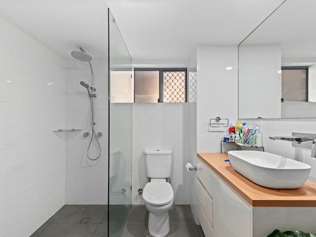 Stunning Courtyard Apartment In The Heart of Indooroopilly
