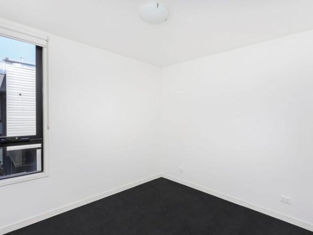 Stunning Designer Townhouse in Enviable Location!