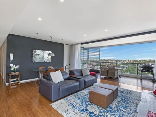 Stunning Designer ‘Trio’ Penthouse with Breathtaking Panoramas