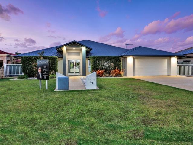 STUNNING DESIGNER HOME READY FOR YOU