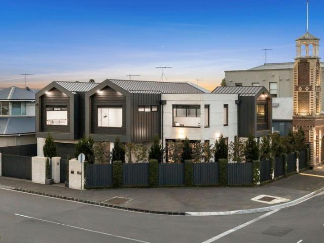 Stunning designer residence in prime Newtown location