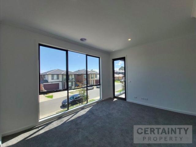 Stunning Double Story Unit In Prime Location!